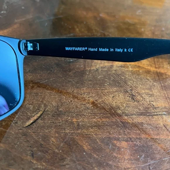 Ray-Ban Matte Black Sunglasses Classic Wayfarer Style - Picture 4 of 6